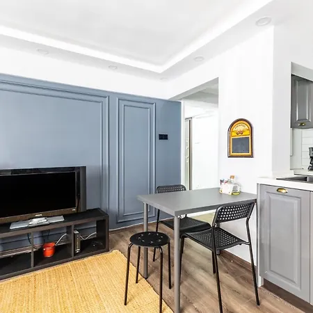 Central And Modern Flat Near Moda Coast In Kadikoy *